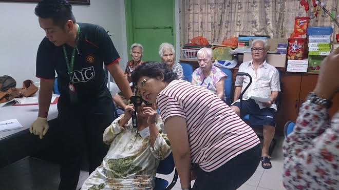 events/2000/eye_camp/eye_camp_old_folk.jpg