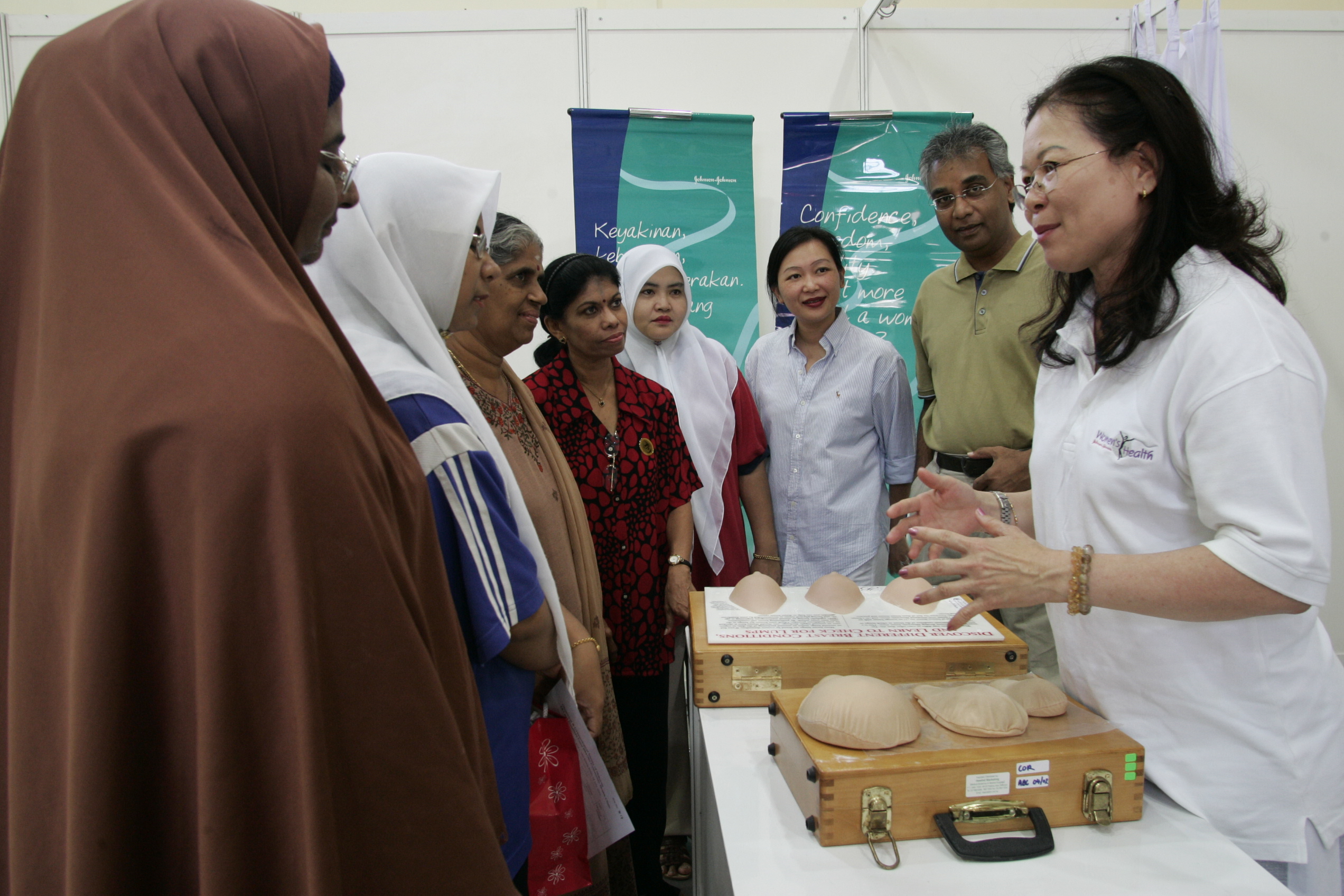 events/2002/medical_camp/ph6.jpg