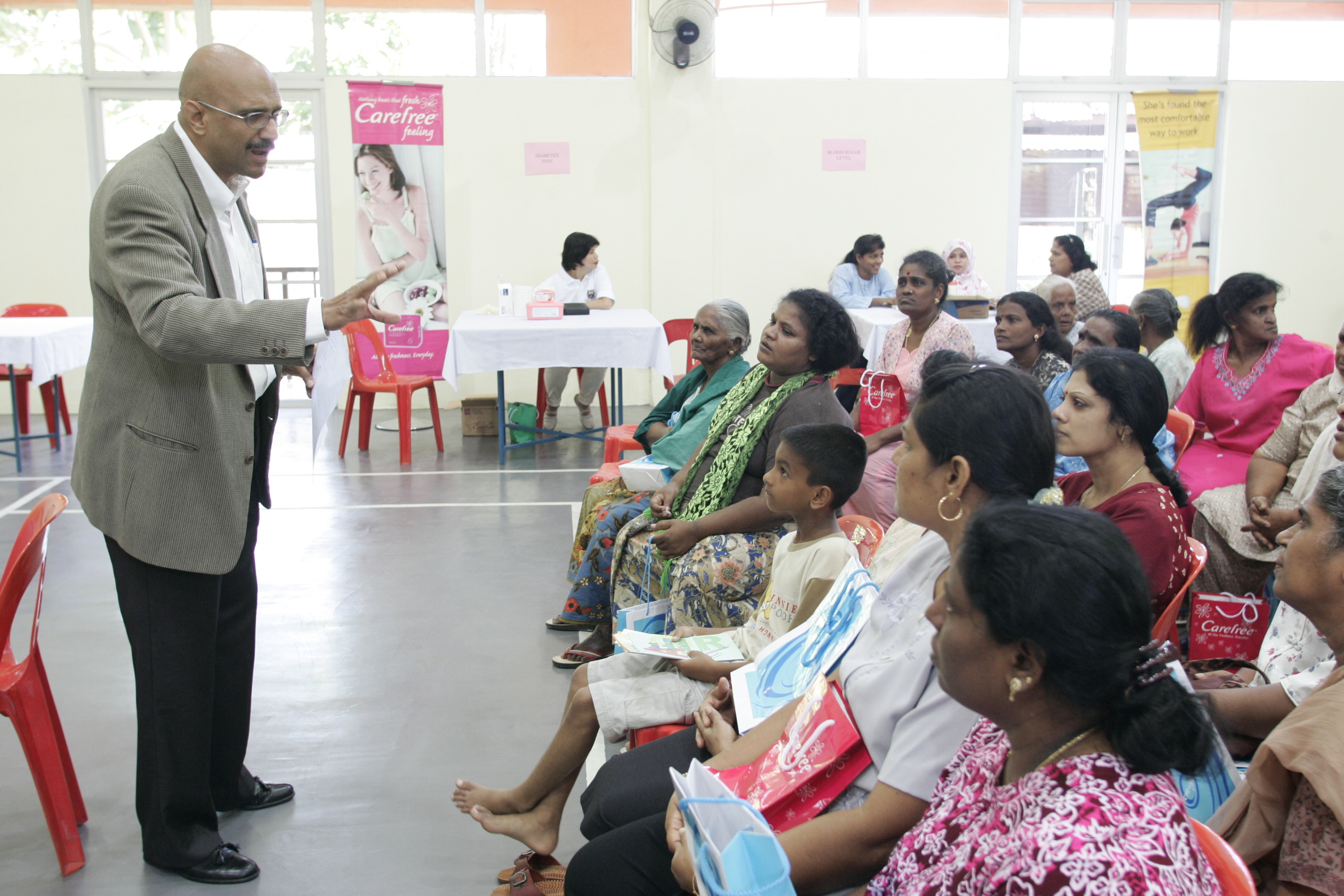 events/2002/medical_camp/ph7.jpg