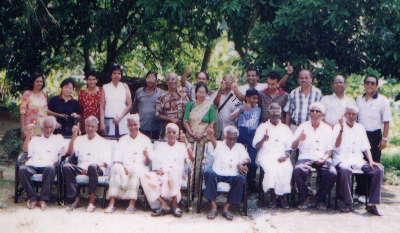 events/2002/visit_to_kerling_old_folks_home/ph3.png
