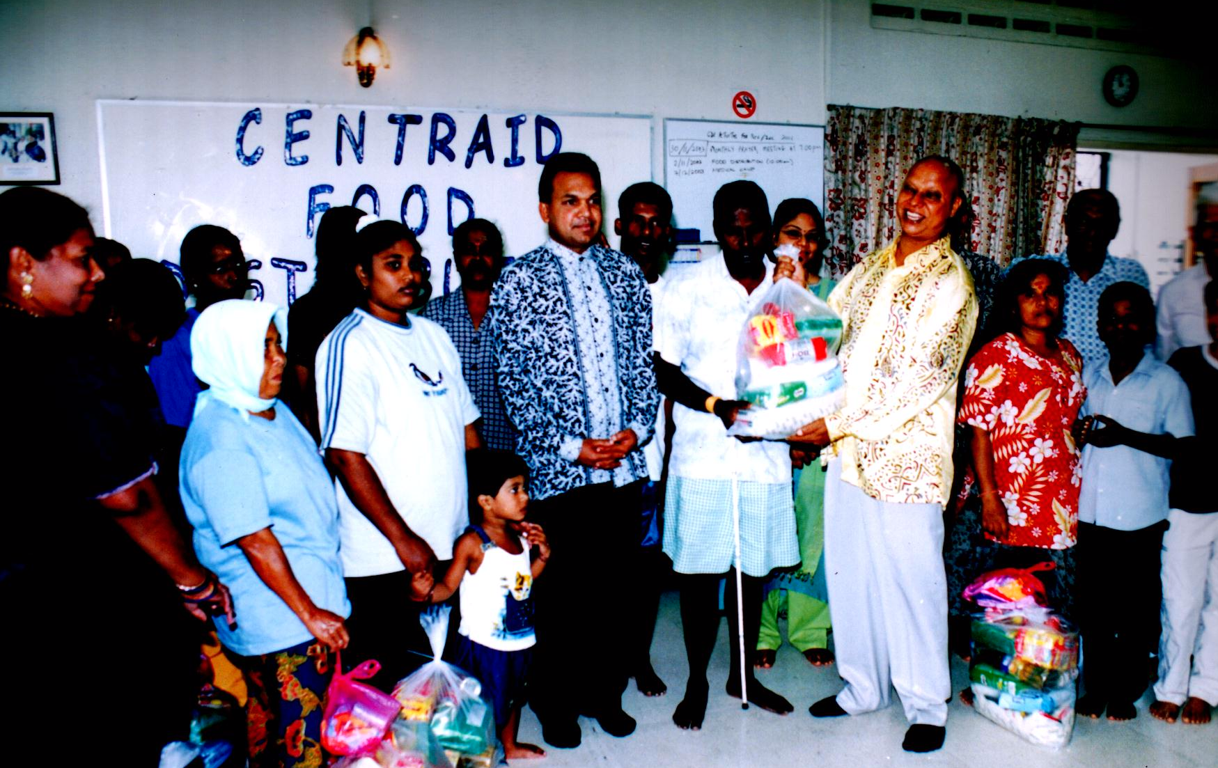 events/2004/centraidfooddistribution/ph1.png