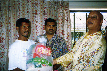 events/2004/centraidfooddistribution/ph3.png