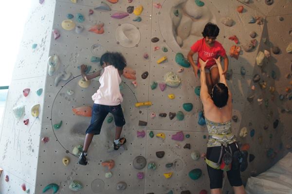 events/2010/rock_climbing/rock_climbing.jpg