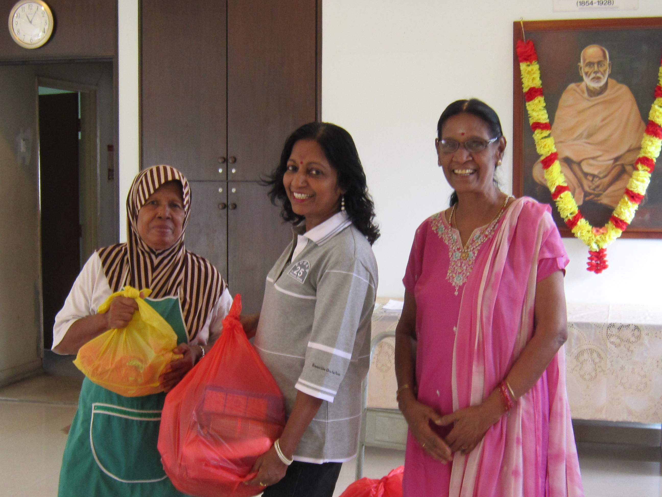 events/2011/monthly_food_distribution/m1.png