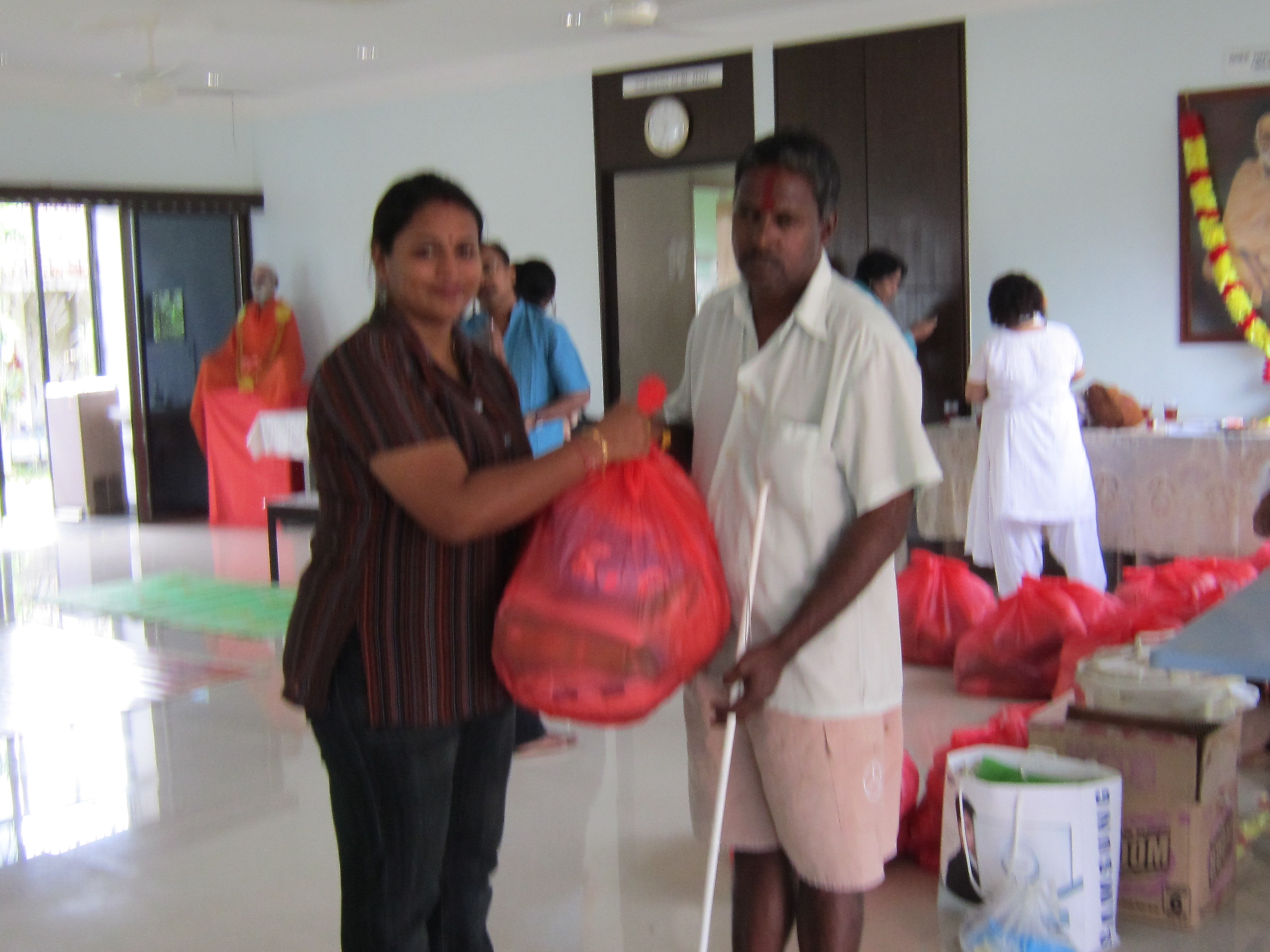 events/2011/monthly_food_distribution/m2.png