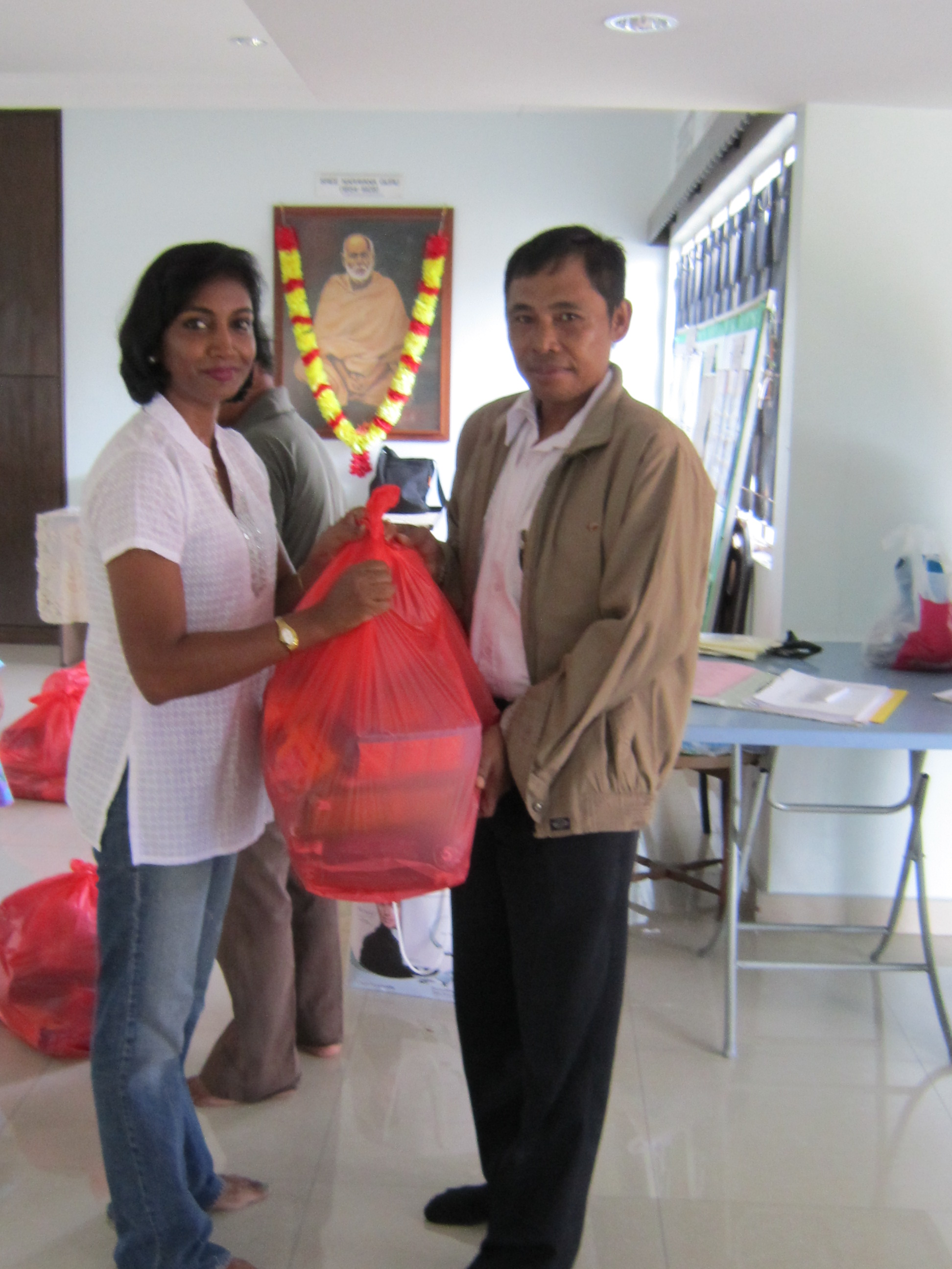 events/2011/monthly_food_distribution/m3.png